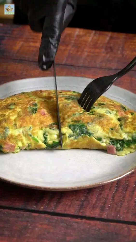 Cheesy Spinach Omelette. Egg Omelette | Cheese Omlette | Spinach | Breakfastideas | Food