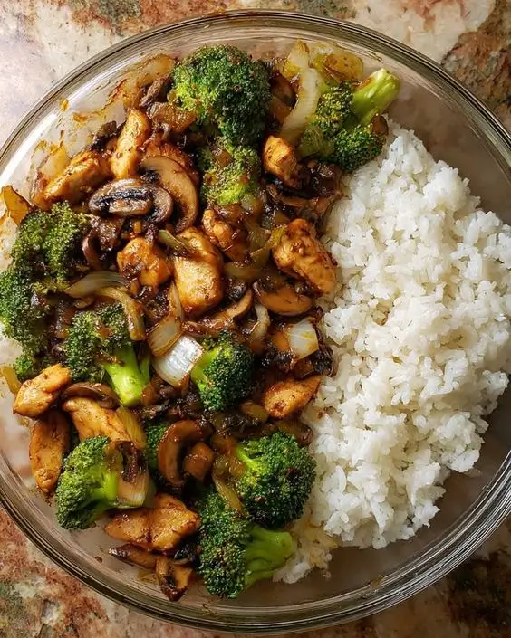 Super Savory Garlic Chicken with Broccoli & Mushrooms Over Rice